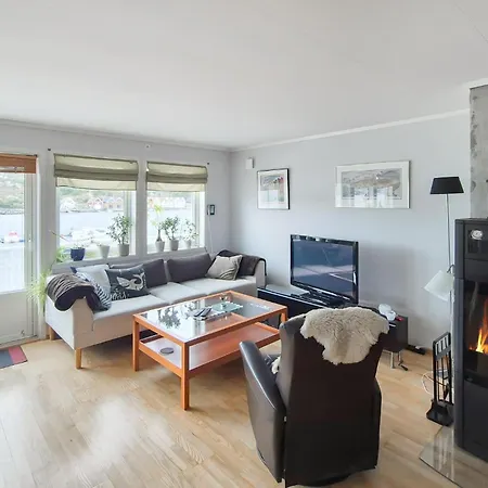 Beach Front Apartment In Steinsland Leilighet *