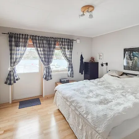 Beach Front Apartment In Steinsland