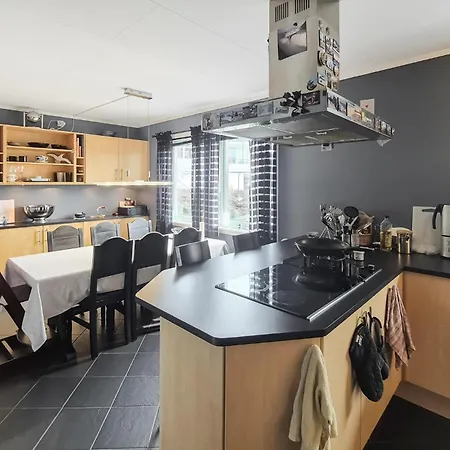Cozy In With Kitchen Apartment