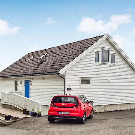 Beach Front Apartment In Steinsland *