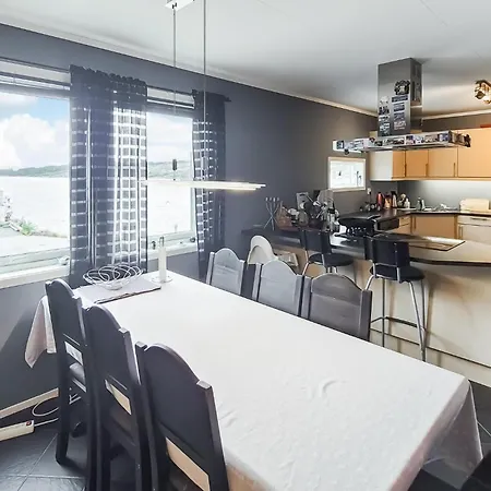 Daire Beach Front Apartment In Steinsland