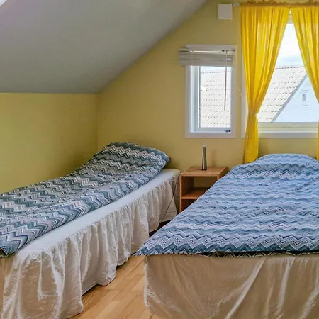 Beach Front Apartment In Steinsland *